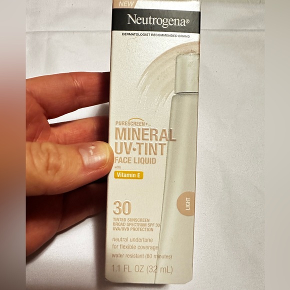 Neutrogena Purescreen+ Tinted Mineral Face Sunscreen, 1.1 fl oz New In Box - Picture 5 of 10